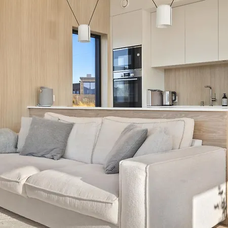 Semesterbostad Lyngvaer Ocean - Jacuzzi & Sauna - No 25 *