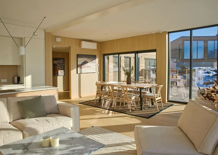 Semesterbostad Lyngvaer Ocean - Jacuzzi & Sauna - No 25