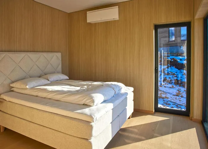 Semesterbostad Lyngvaer Ocean - Jacuzzi & Sauna - No 25 *