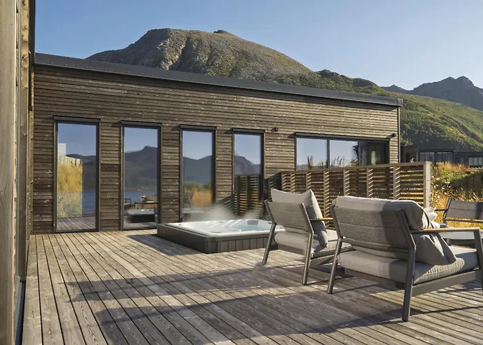 Semesterbostad Lyngvaer Ocean - Jacuzzi & Sauna - No 25 Kleppstad